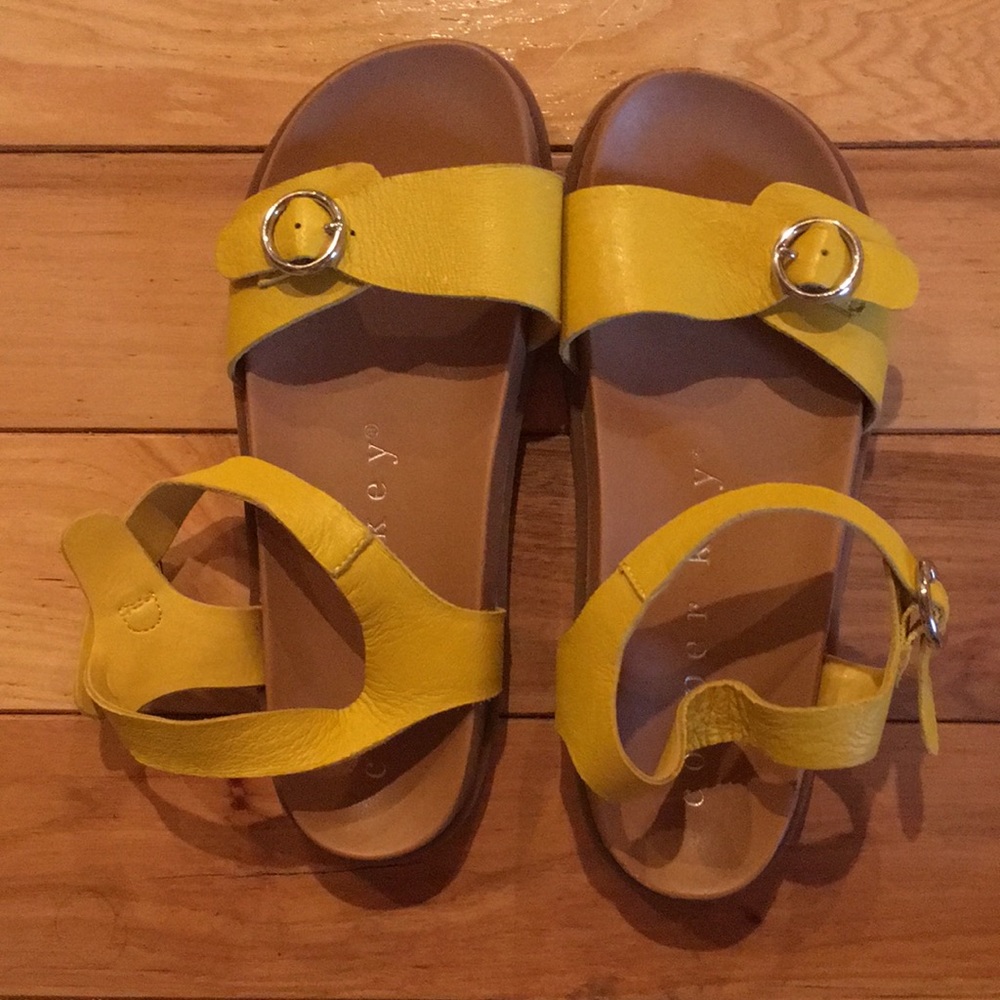 Kids copper Key yellow sandals size 3
SAN-13